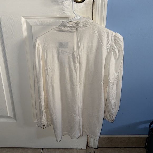White dress shirt - Picture 3 of 5